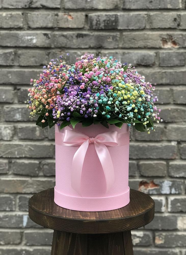 Цветочная композиция из Гипсофила и Розы в шляпной коробке в Поселок совхоза Архангельский