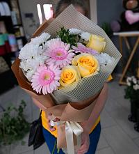Букет цветов из:  Герберы, Розы и Хризантемы в Поселок совхоза Архангельский