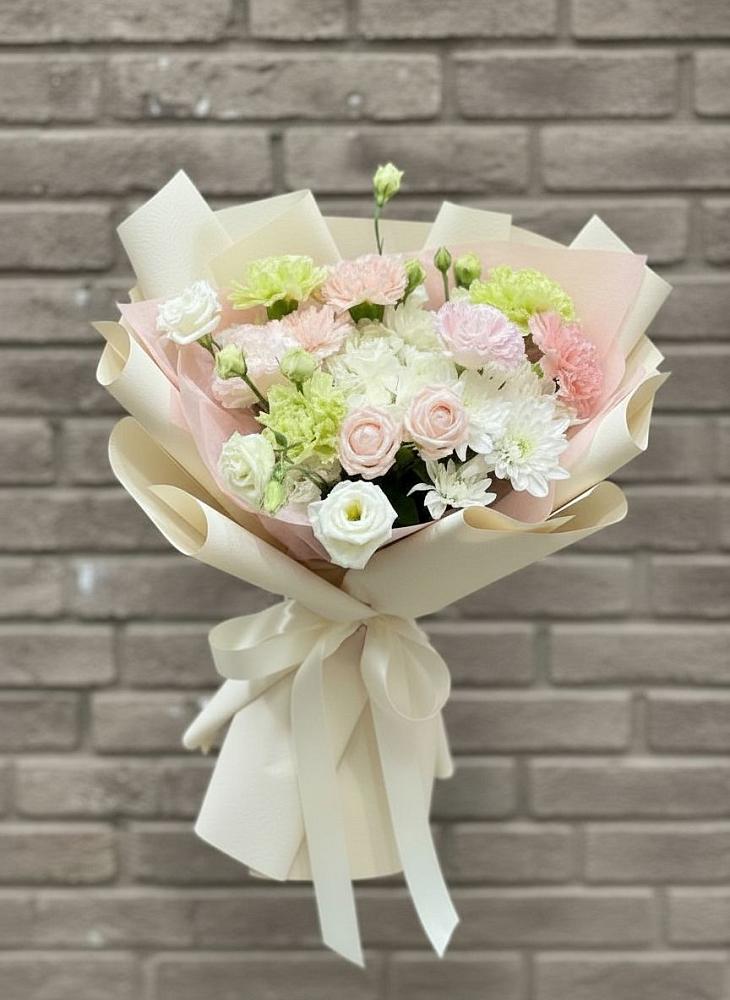 Букет цветов из: Гвоздики, Розы, Лизиантусы и Хризантемы в Поселок совхоза Архангельский