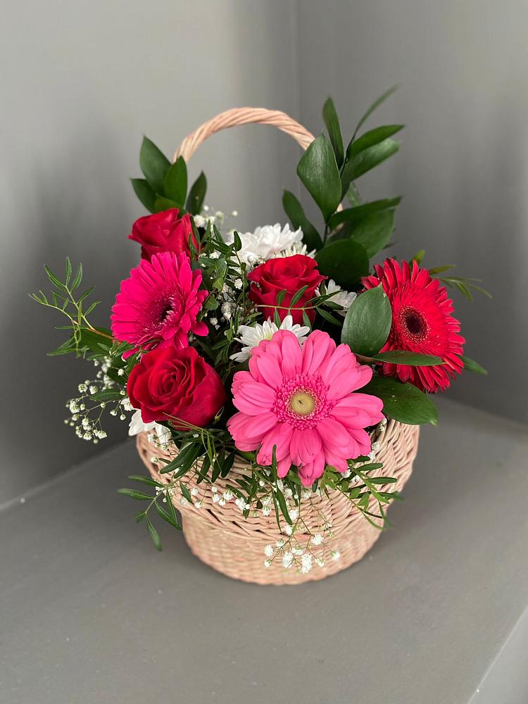 Цветочная композиция из Розы, Хризантемы и Герберы в корзине в Поселок совхоза Архангельский