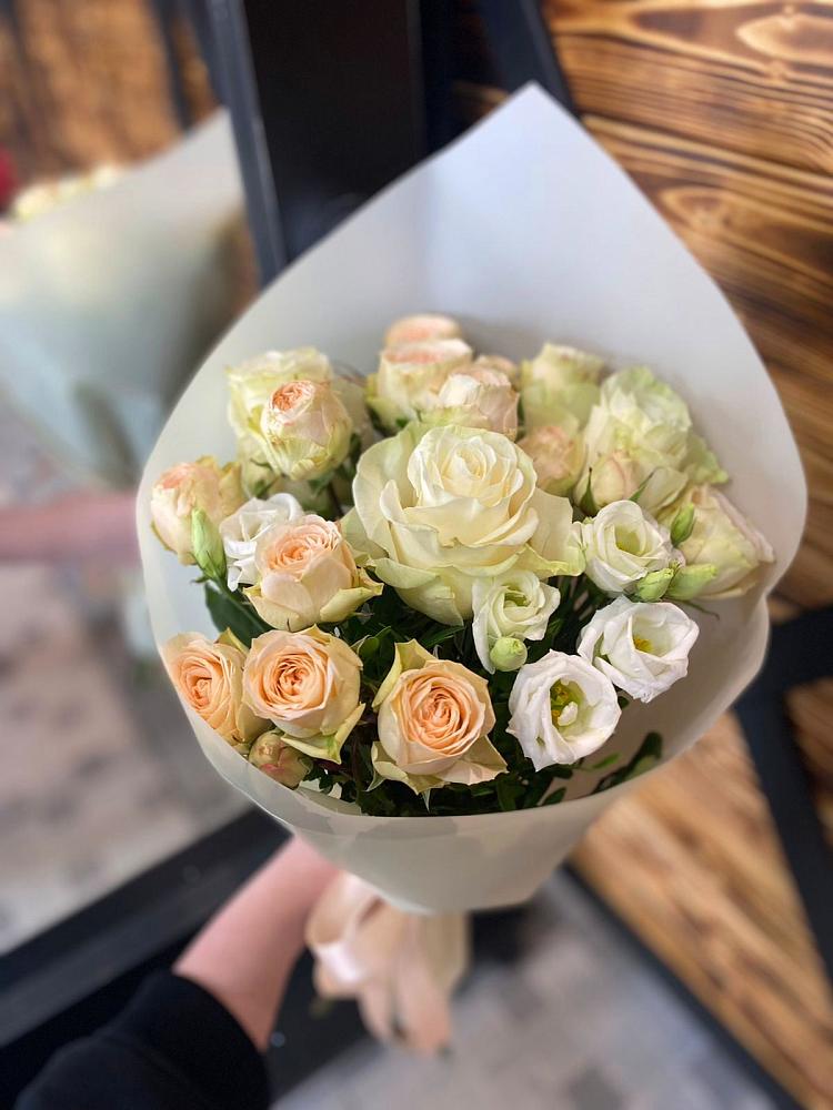 Букет цветов из: Розы и Лизиантусы в Поселок совхоза Архангельский